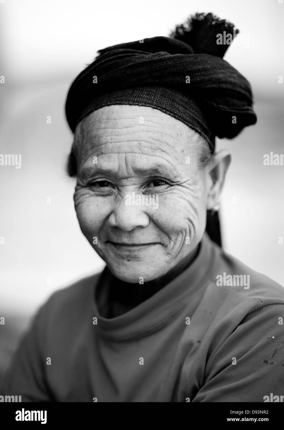 Vieille Femme, Phou Noy, Laos Muang Sing Banque D'Images