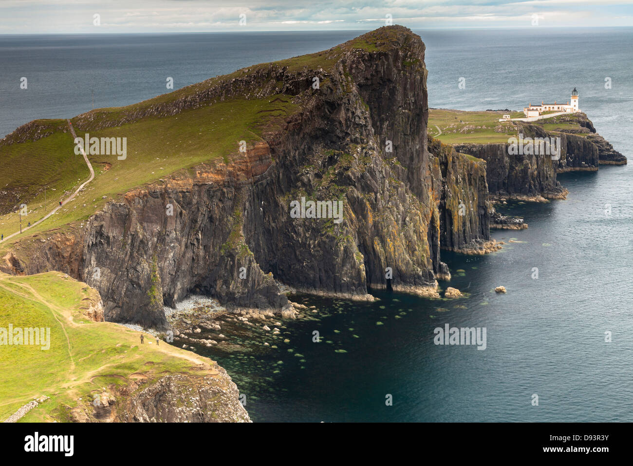 Dans les falaises et le phare de Neist Point, île de Skye, en Ecosse. Banque D'Images