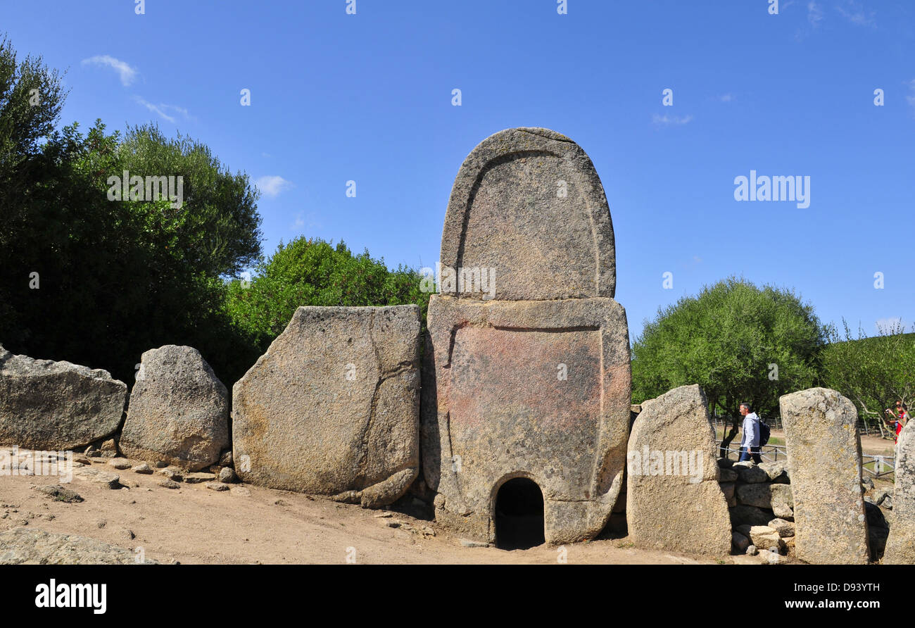 Tombe du géant Coddu Vecchiu, à Arzachena, Gallura, Sardaigne, Italie Banque D'Images