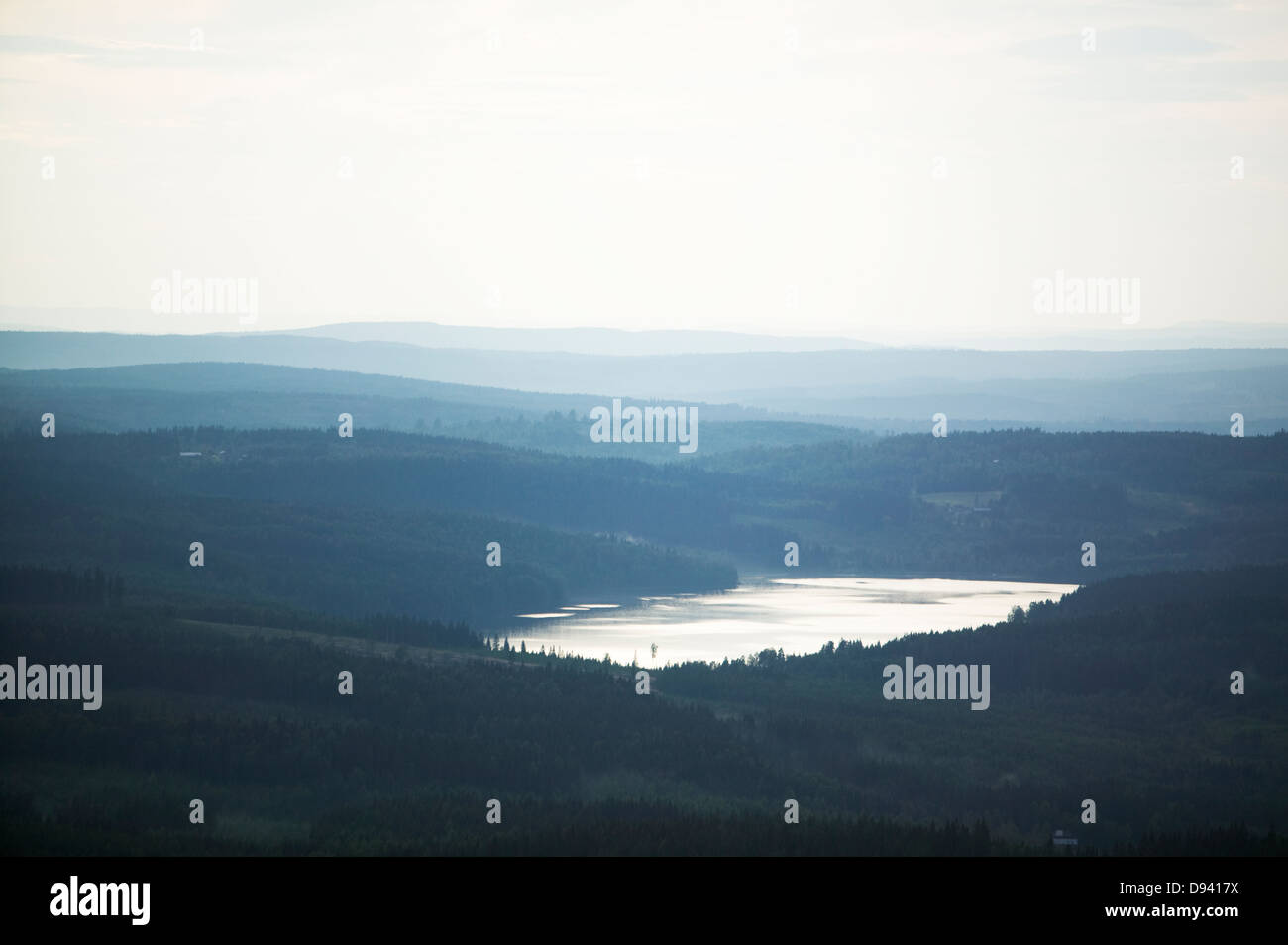 Dans la mer, des paysages forestiers, Sunne, Suède La Suède. Banque D'Images