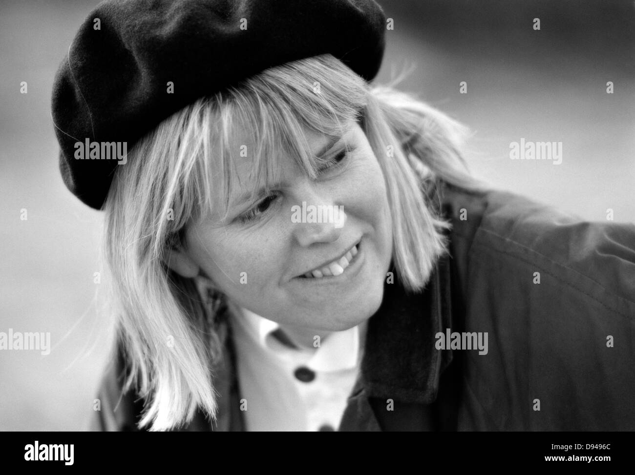 Portrait d'une femme portant un béret. Banque D'Images