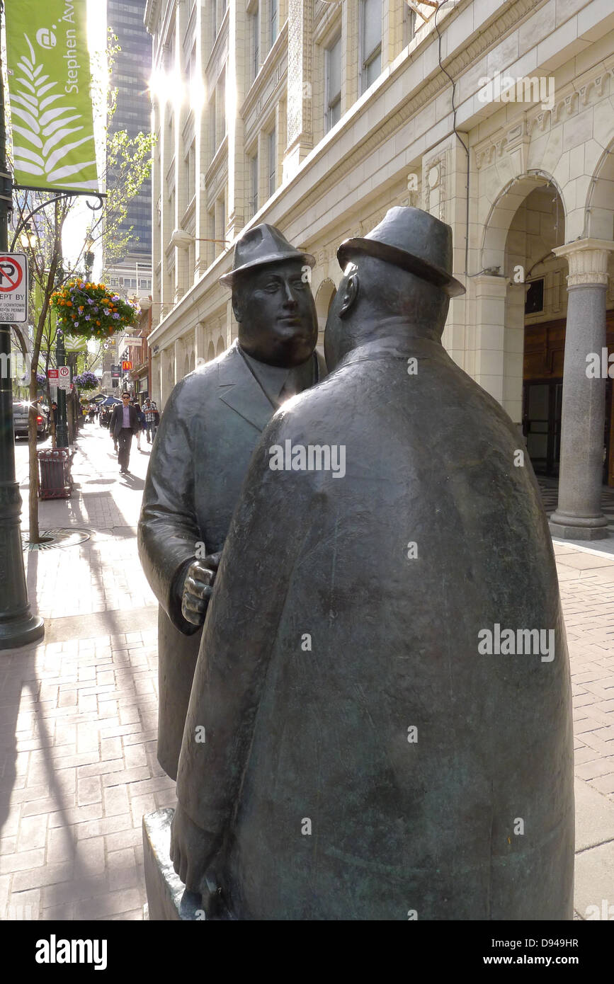 Une sculpture par William McElcheran intitulée "La conversation" sur Stephen à pied dans le centre-ville de Calgary Alberta Canada Banque D'Images