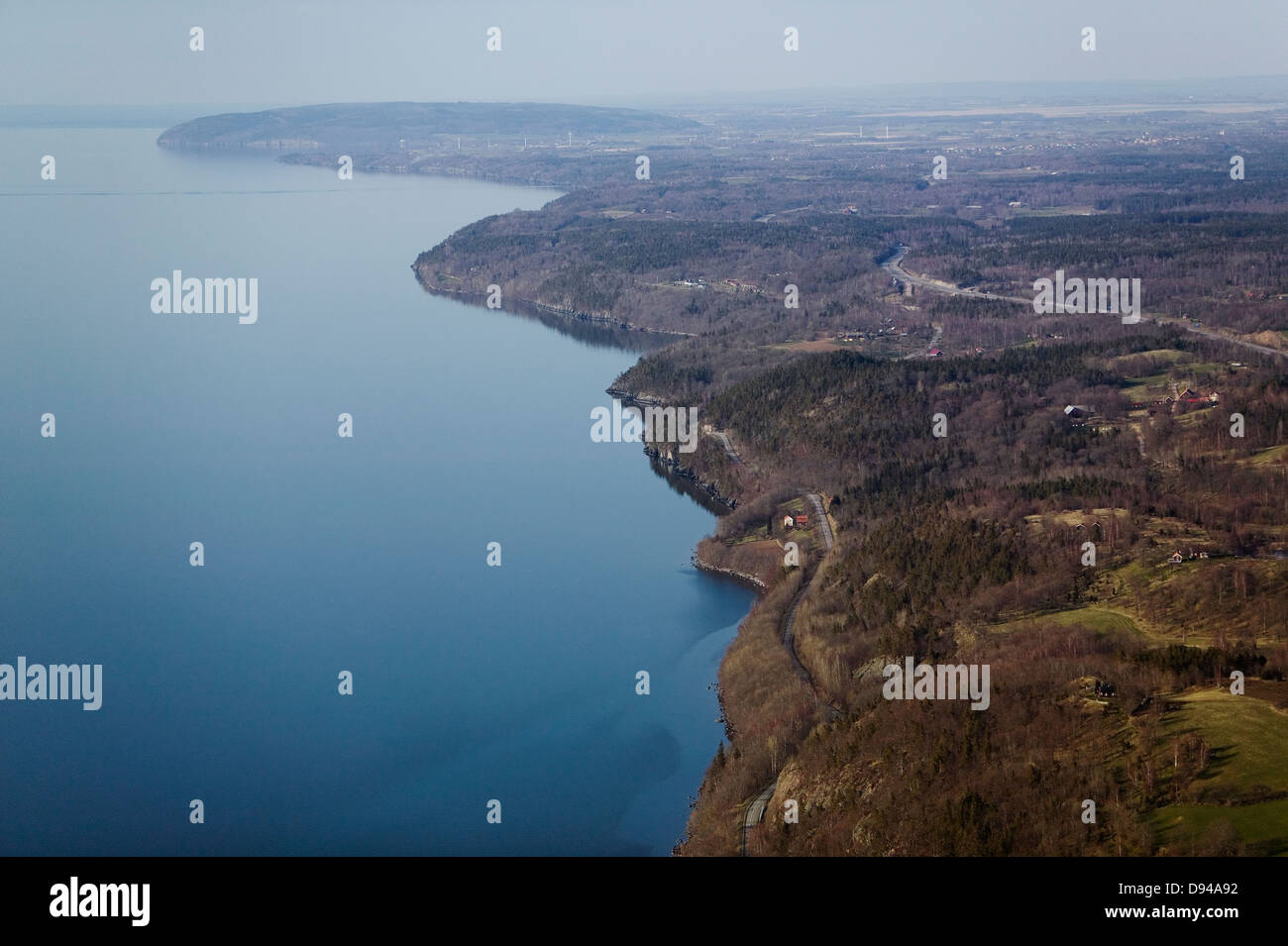 Paysage par un lac, en Suède. Banque D'Images