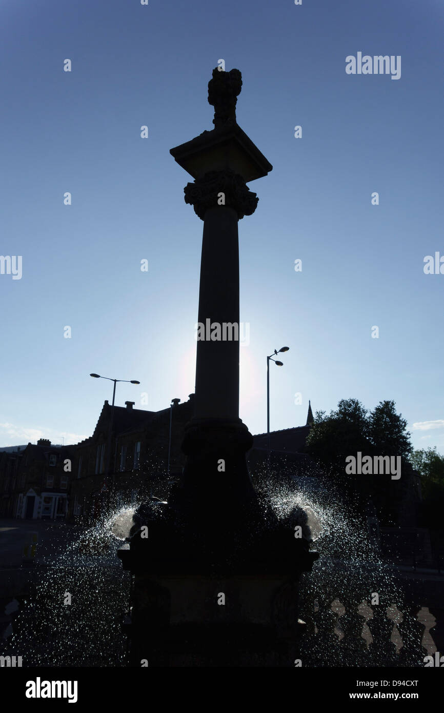 Colonne et fontaine en Scottish Borders Galashiels ville. Banque D'Images