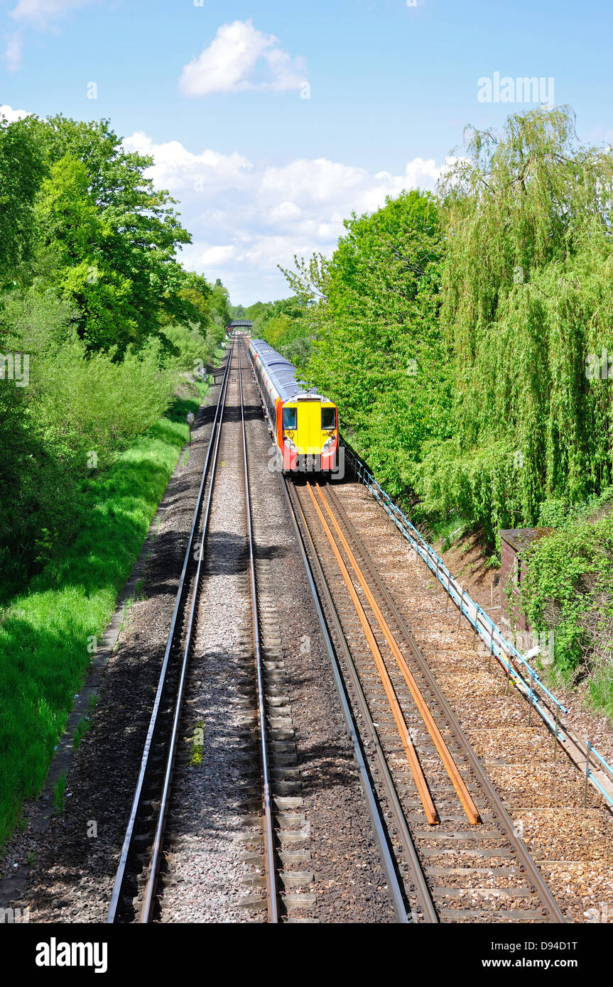 South West Train approchant Whitton, Whitton, London Borough of Richmond upon Thames, London, England, United Kingdom Banque D'Images