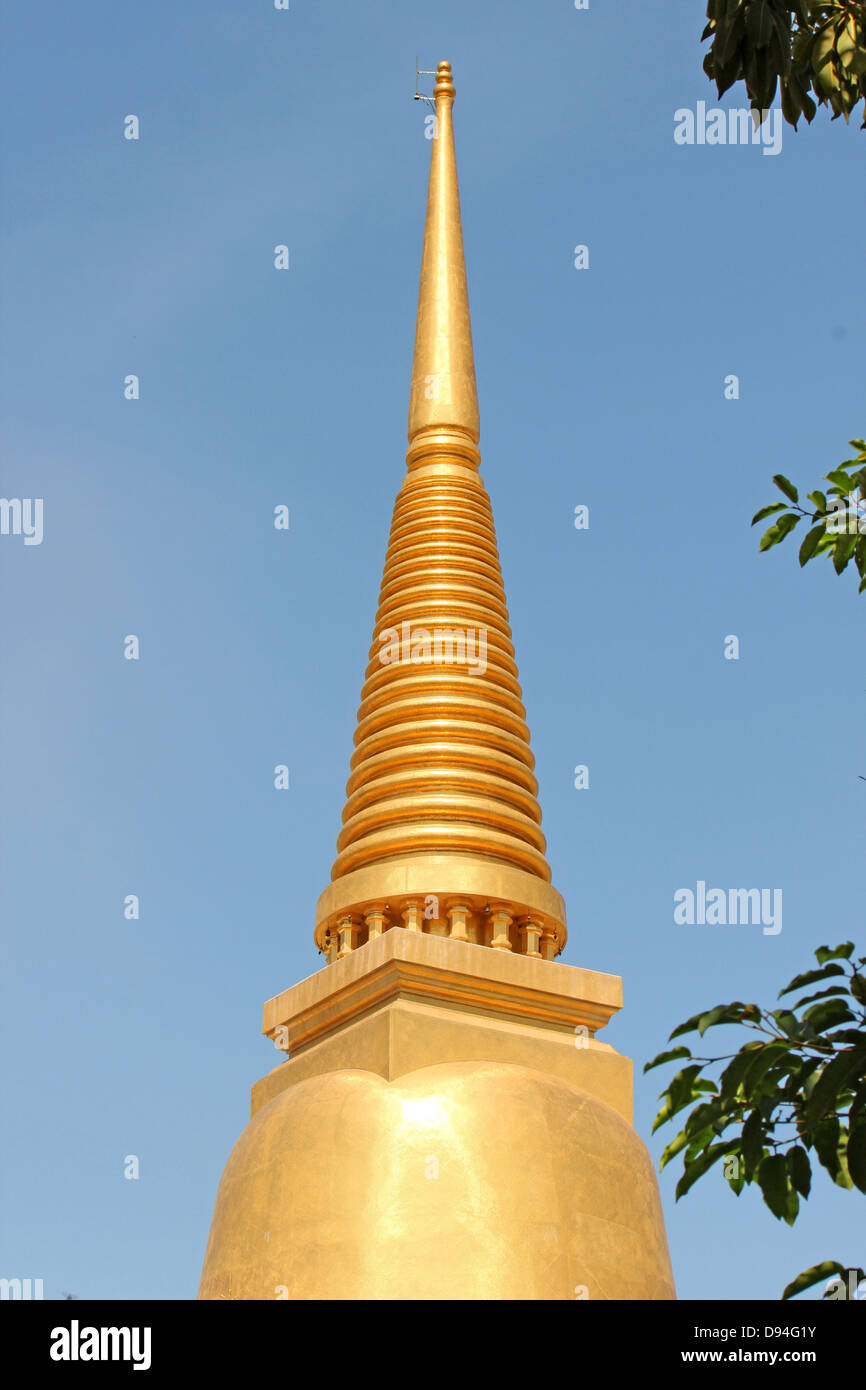 La Pagode d'or dans la région de temple thaïlandais Banque D'Images
