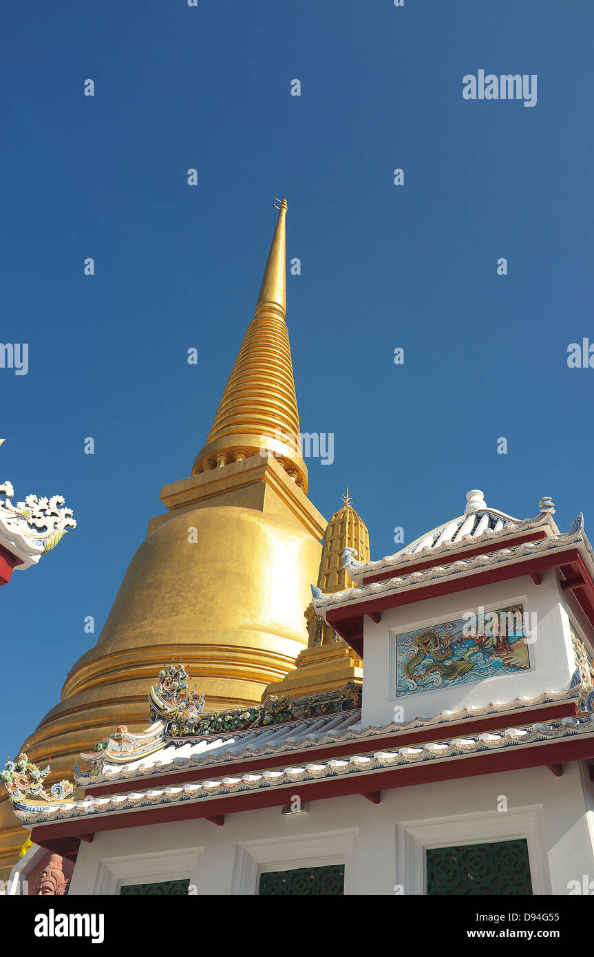 La Pagode d'or dans la région de temple thaïlandais Banque D'Images