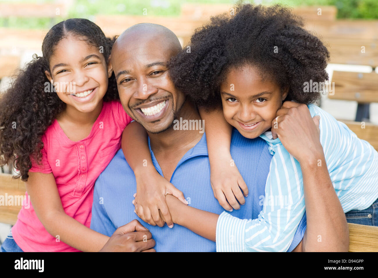 Père et filles smiling together Banque D'Images