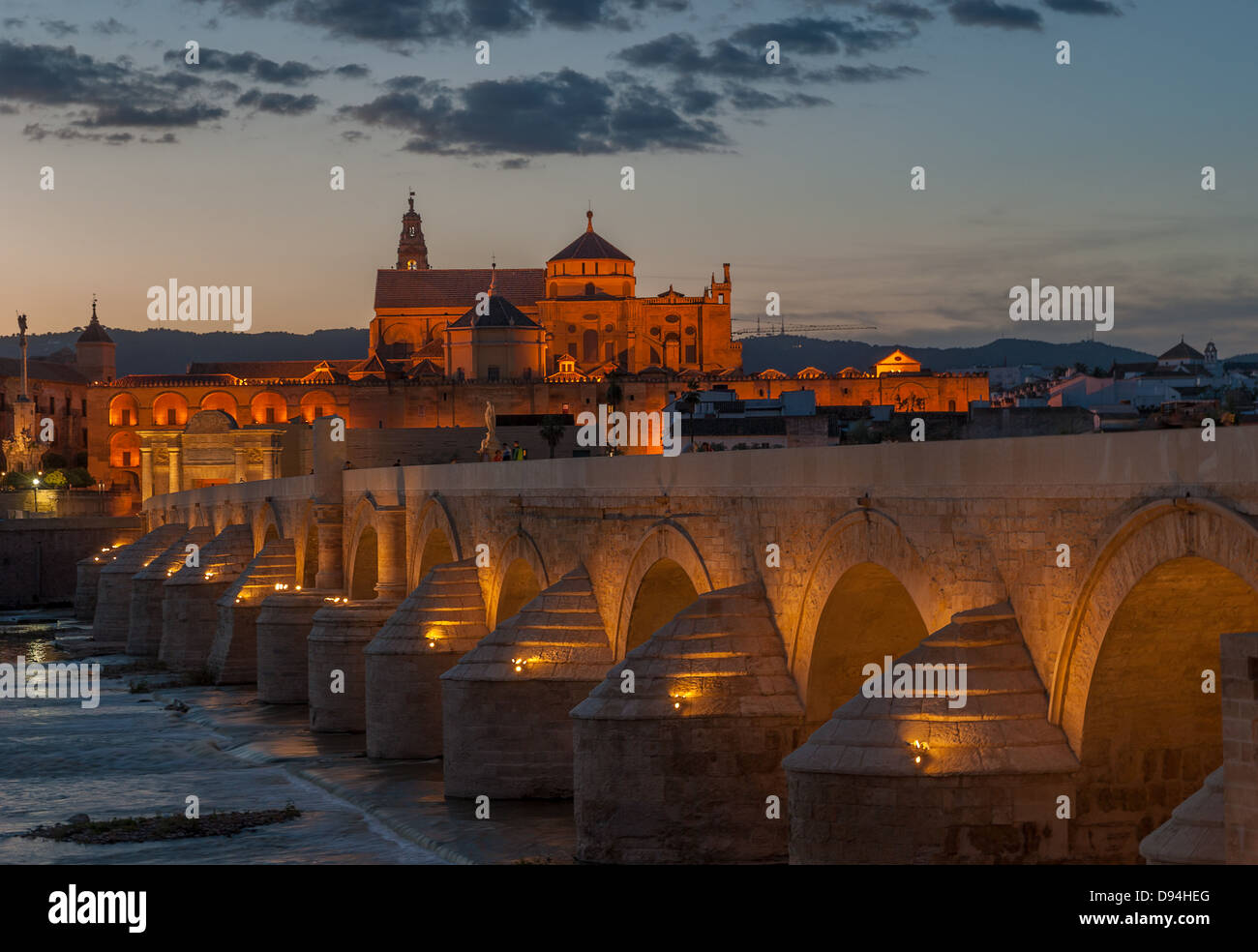 Cathédrale Mezquita et pont romain, Cordoue, Espagne Banque D'Images