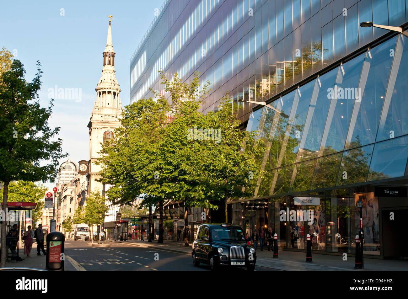 Un nouveau centre commercial sur Cheapside et St Mary Le Bow Church, Londres, UK Banque D'Images