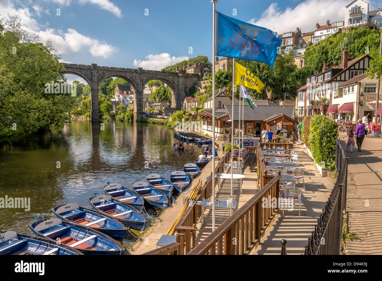 Knaresborough et le viaduc ferroviaire sur la rivière Nidd Yorkshire du Nord, anciennement l'Ouest Ridng. Le Nord de l'Angleterre. Banque D'Images