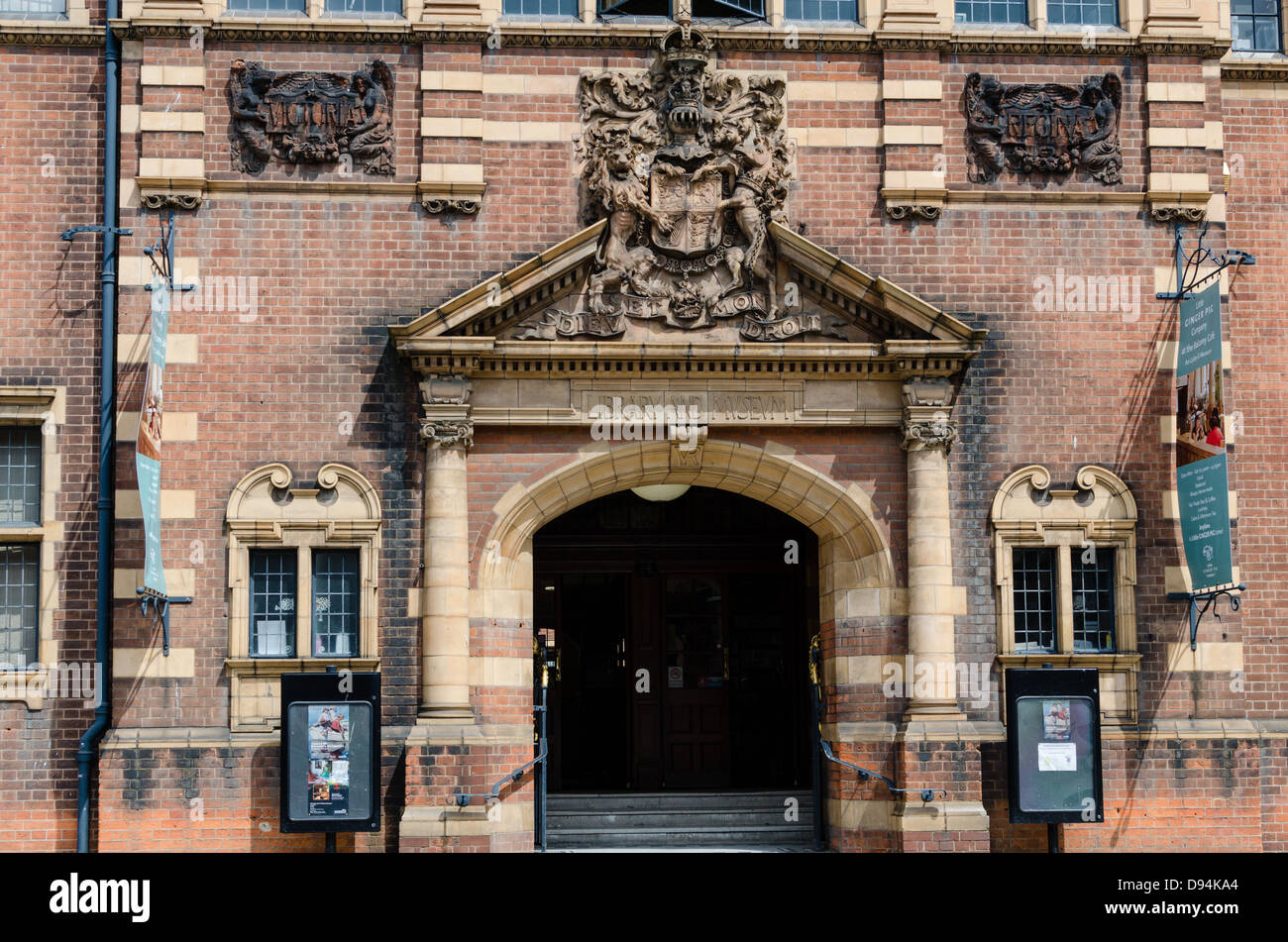 Worcester City Art Gallery et entrée du Musée Banque D'Images