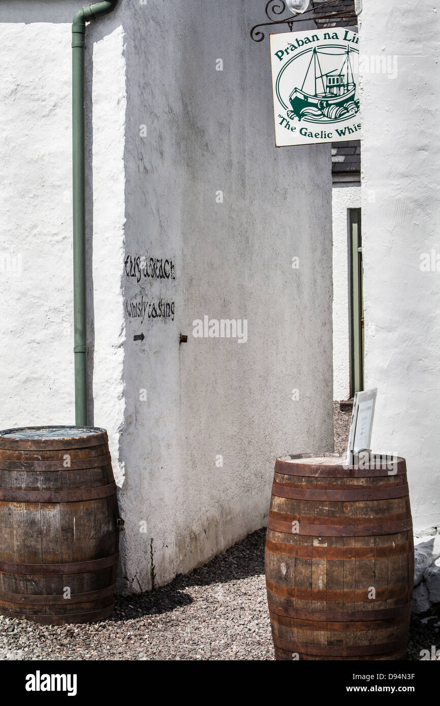 Gaelic whisky shop at Isle Ornsay sur l'île de Skye en Ecosse. Banque D'Images