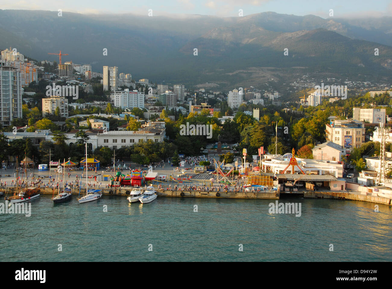 La ville portuaire de Yalta, en Crimée, sur la mer Noire. Banque D'Images