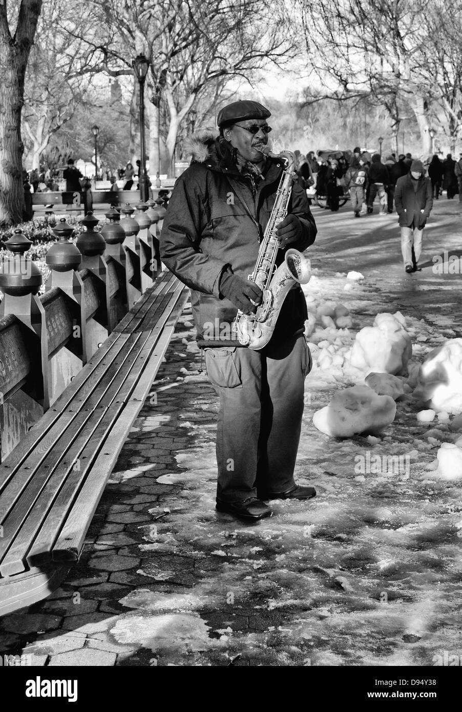 Saxophoniste dans Central Park, New York Banque D'Images