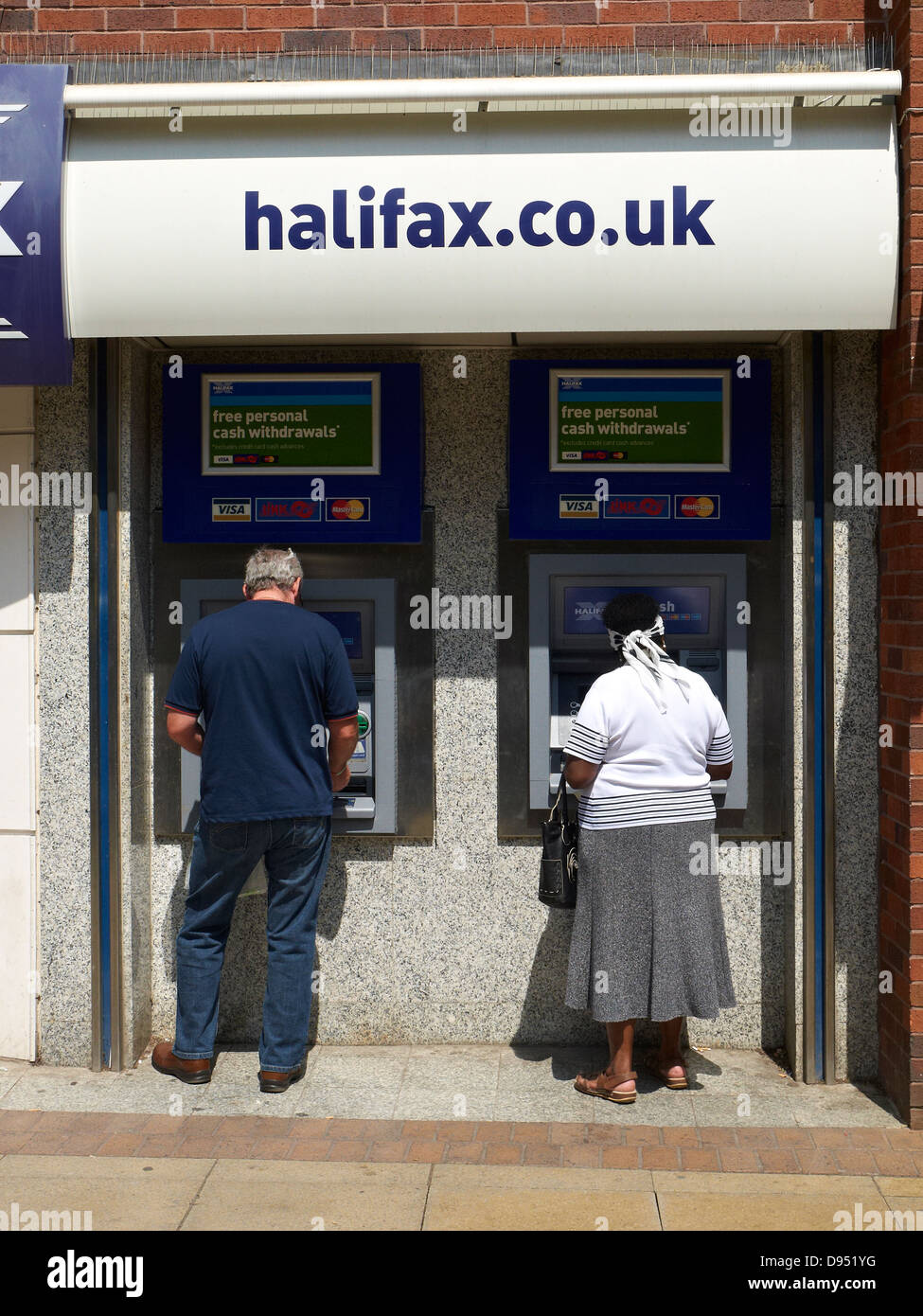 Trésorerie Halifax les machines utilisées à l'UK Banque D'Images