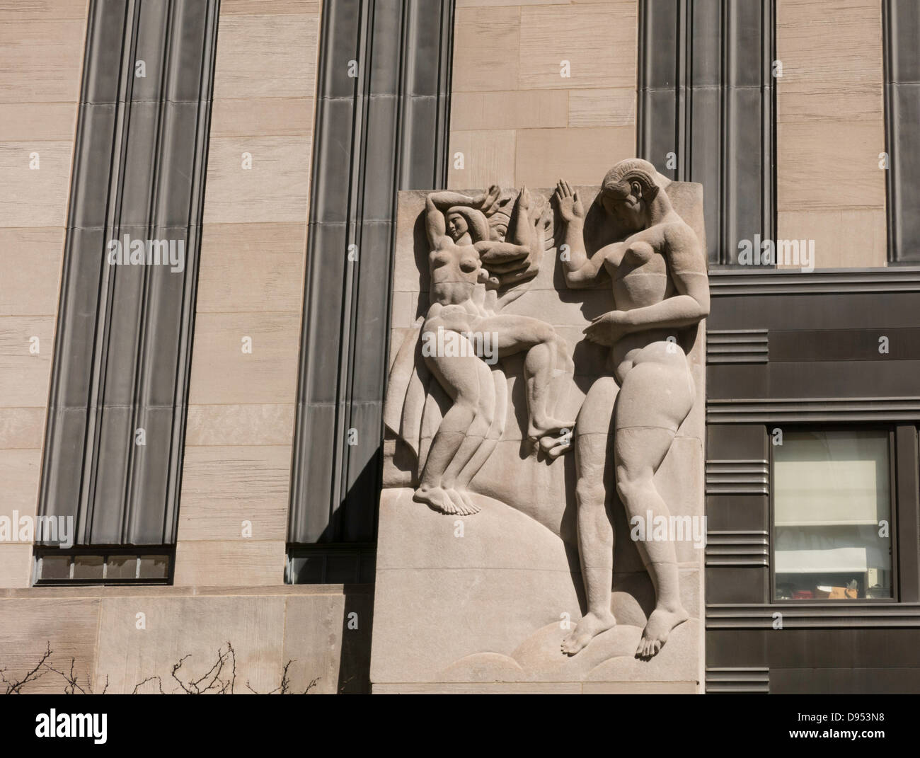 'Télévision' La sculpture en calcaire du Rockefeller Center, NEW YORK Banque D'Images