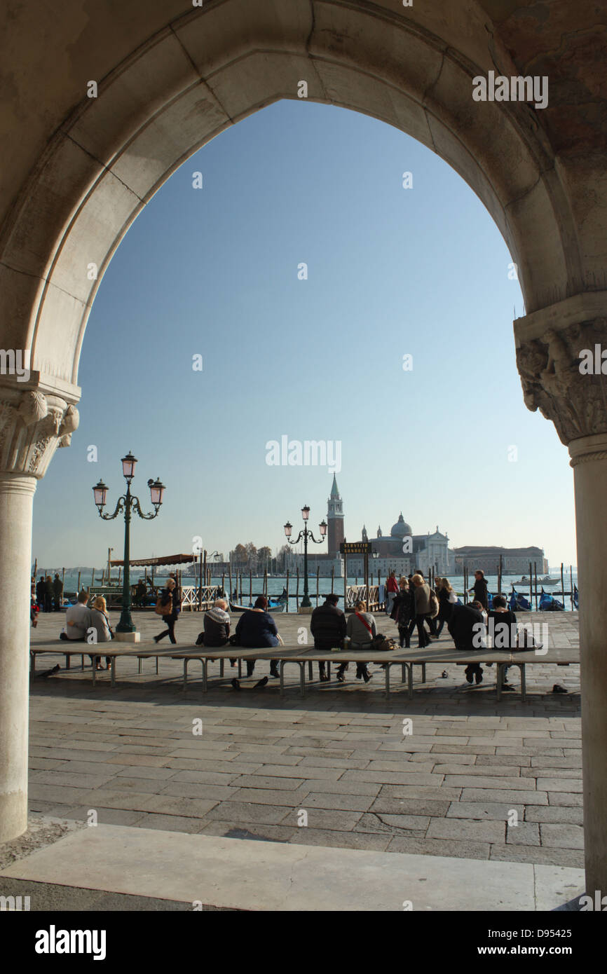 San Giorgio Maggiore Island grâce à une arche, Venise Banque D'Images