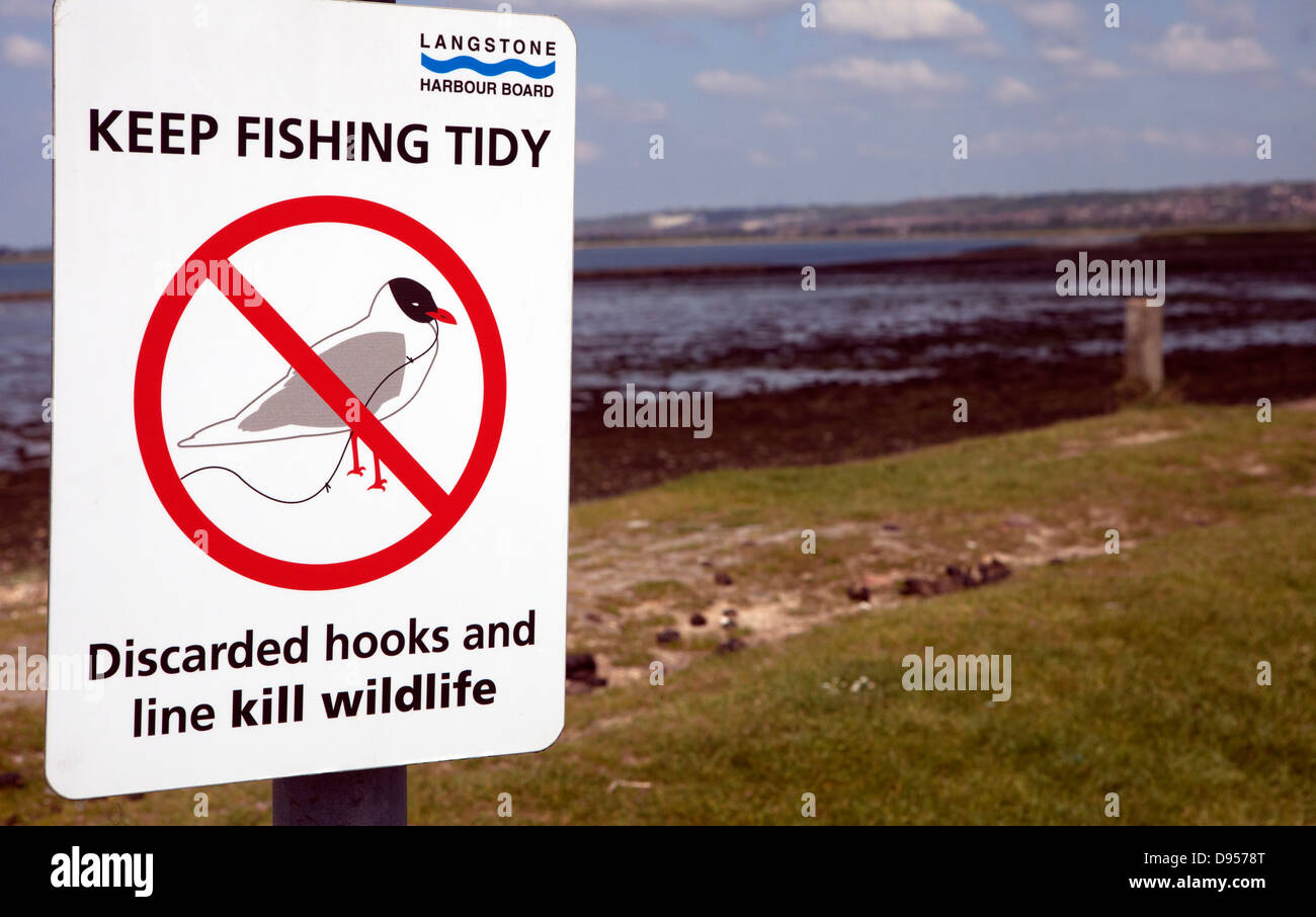 Pêche à garder propre, le port de signes Langstone Hayling Island, Hampshire, Royaume-Uni Banque D'Images