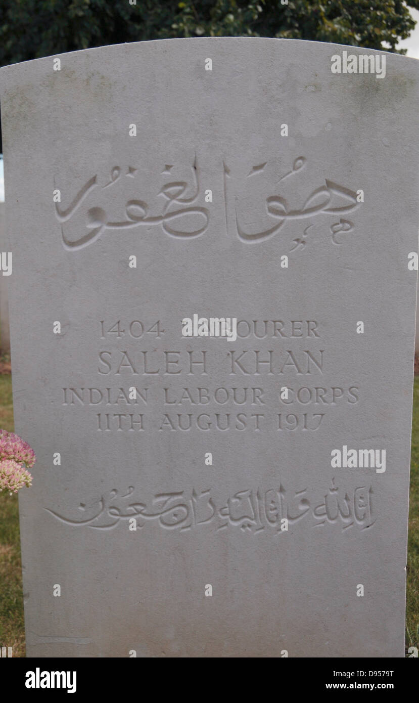 Grave indien typique, journalier Salah Khan, dans la pinède le cimetière indien et britannique, Péronne, Somme, France. Banque D'Images