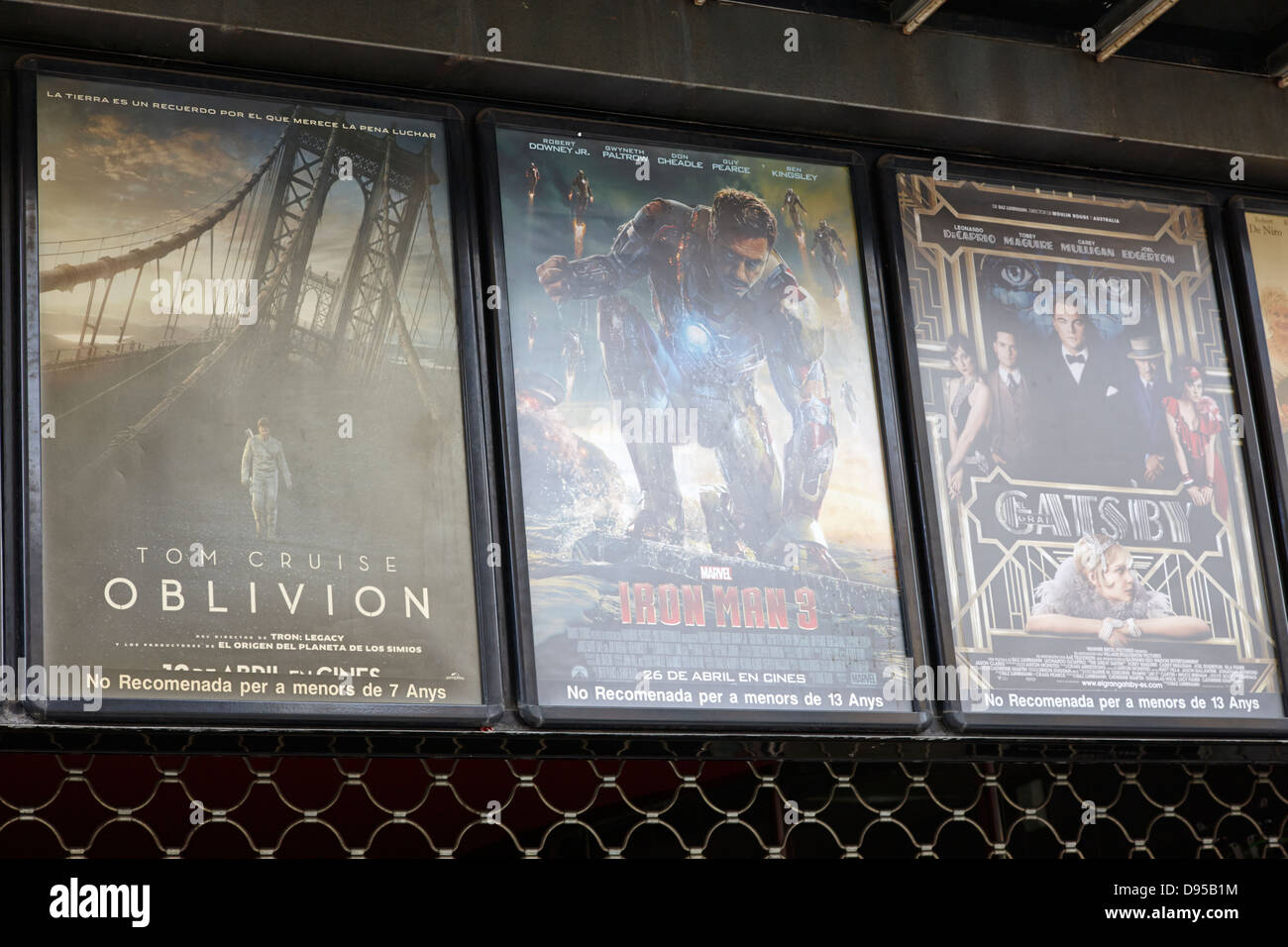 Holywood film posters traduit en espagnol à l'extérieur d'un cinéma multiplexe barcelone catalogne espagne Banque D'Images