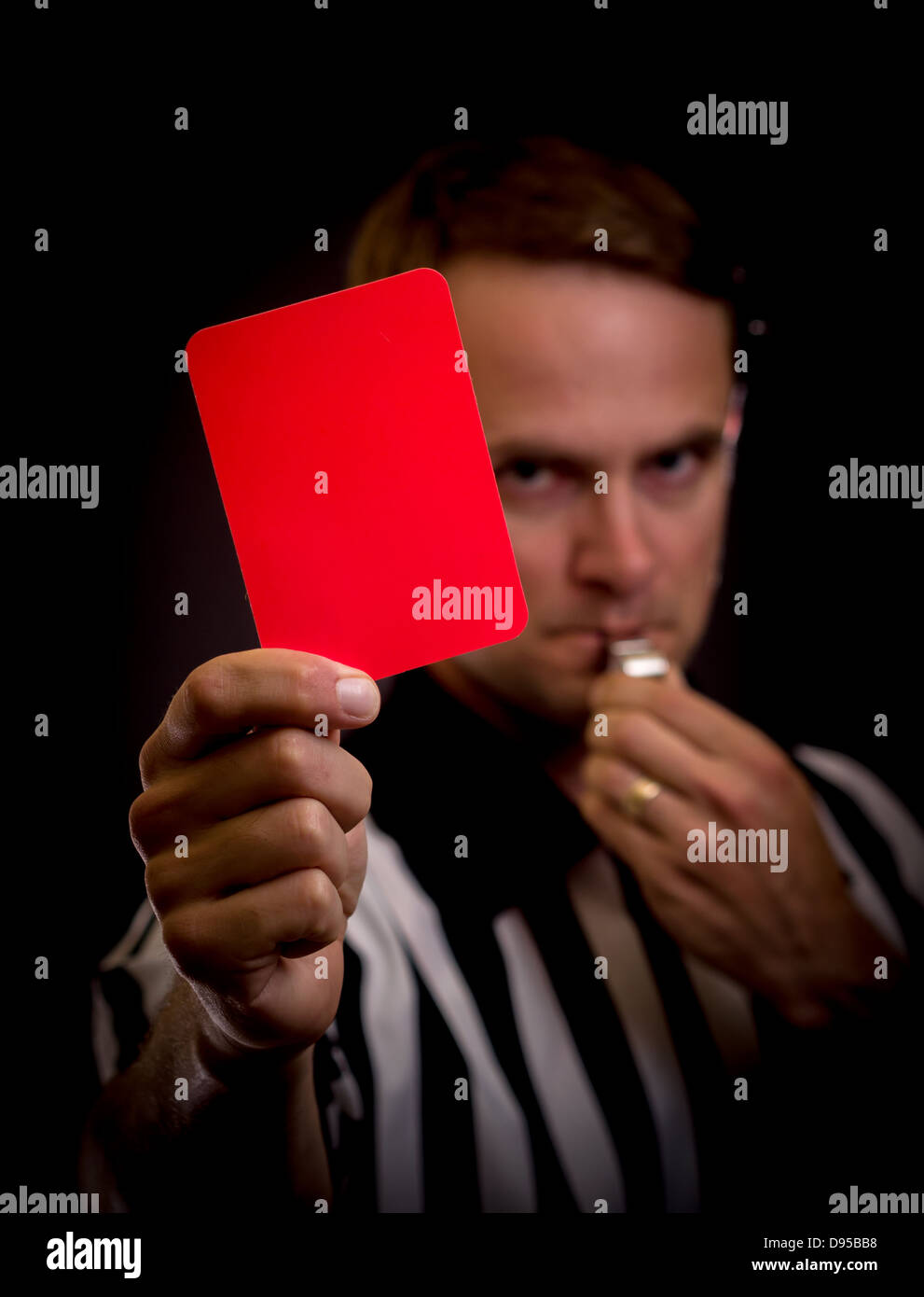 Carton rouge pour faute de football Banque de photographies et d’images ...