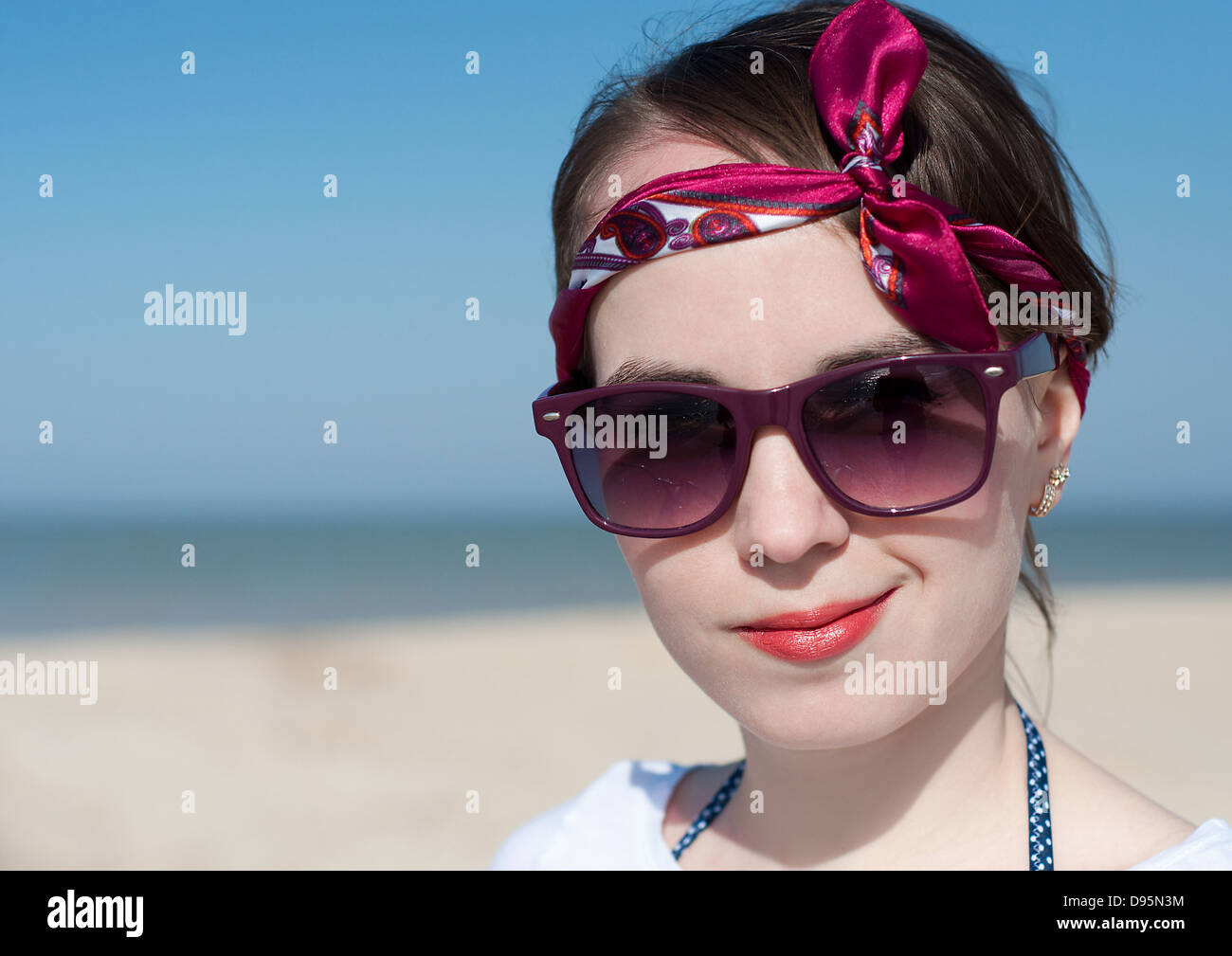 La belle jeune fille à la mer close up Banque D'Images