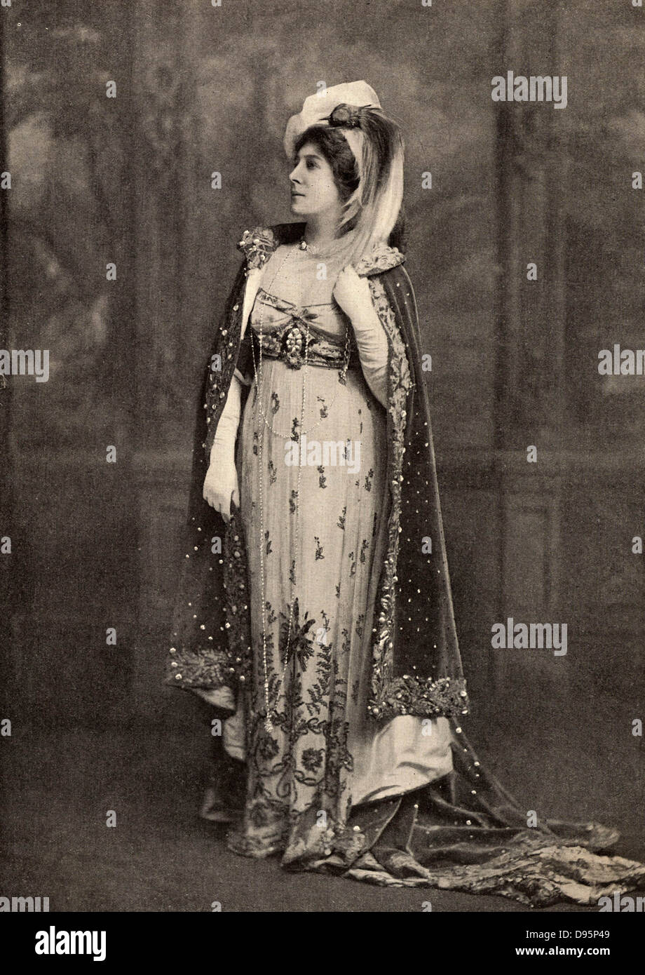 Lillie Langtry (née Emilie Charlotte le Breton - 1853-1929) Fille unique du doyen de Jersey, il a été appelé le Jersey Lily. La société anglaise la beauté et l'actrice. Parmi ses amants étaient extra-conjugales Prince Louis de Battenberg et Albert Edward, prince de Galles, futur Édouard VII. En 1887, elle a pris la nationalité américaine. En 1903, comme le Langtry leader français de l'actrice Mademoiselle Mars (Anne Françoise Hippolyte Boutet, 1779-1847) dans la pièce de théâtre 'Mademoiselle'. Banque D'Images