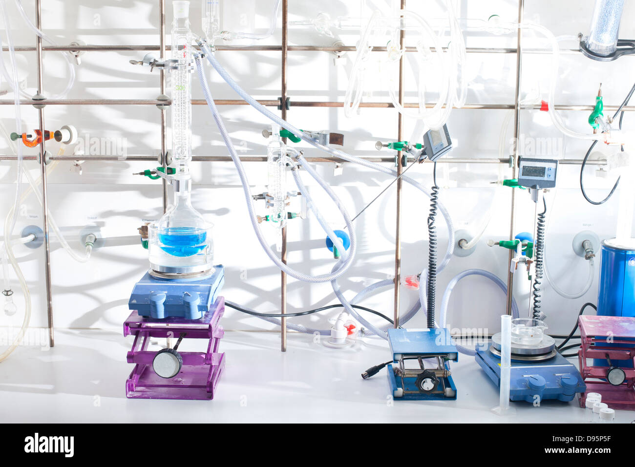 L'Allemagne, en liquide bleu flacon de laboratoire chimique Banque D'Images
