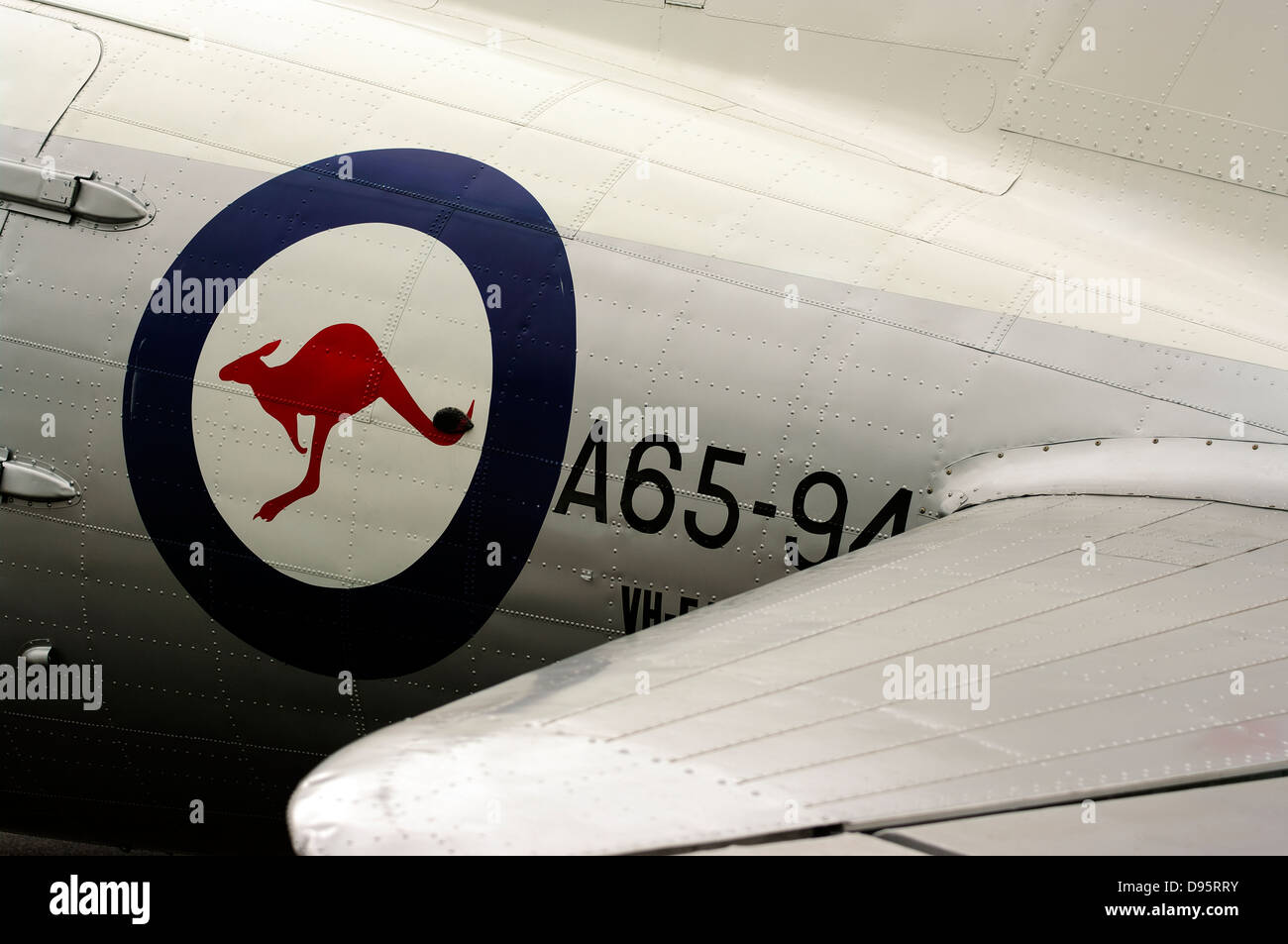 Royal Australian Air Force cocarde sur le fuselage d'un aéronef d'époque. Banque D'Images