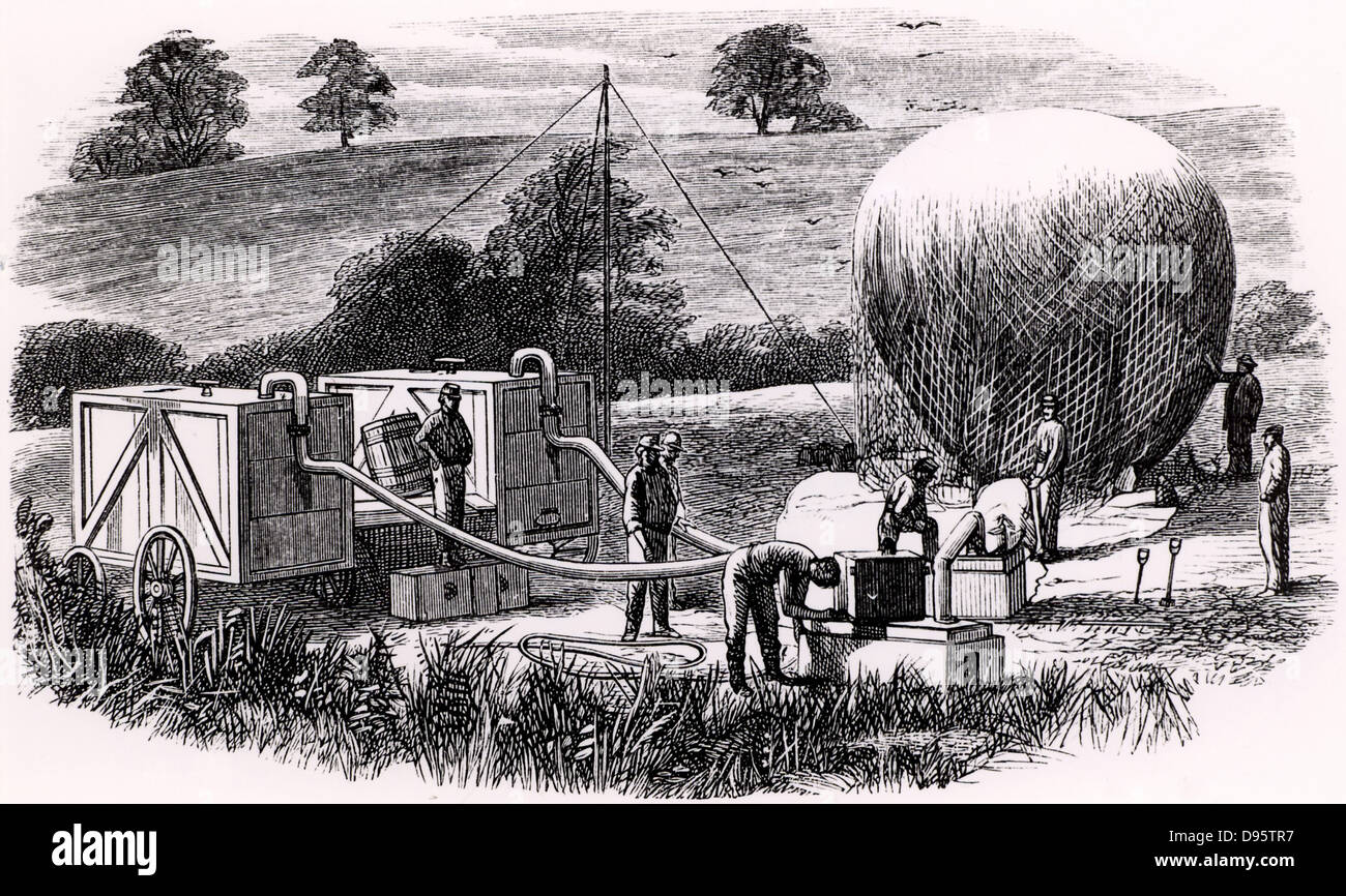 L'unité militaire américain gonfler un ballon ballon de reconnaissance avec l'hydrogène (1862). Les ballons utilisés étaient de soie et vernis, en dépit d'une petite quantité de fuite, ils ont toujours conservé suffisamment de gaz pour faire des ascensions quelques jours après leur première de l'inflation. Gravure tirée de 'Astra Castra' par Hatton Turnor (Londres, 1865). Banque D'Images