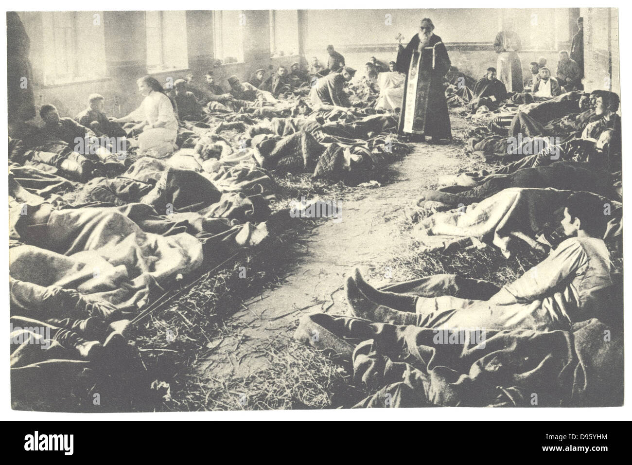 La Première Guerre mondiale : prêtre orthodoxe dans un hôpital militaire russe. Banque D'Images