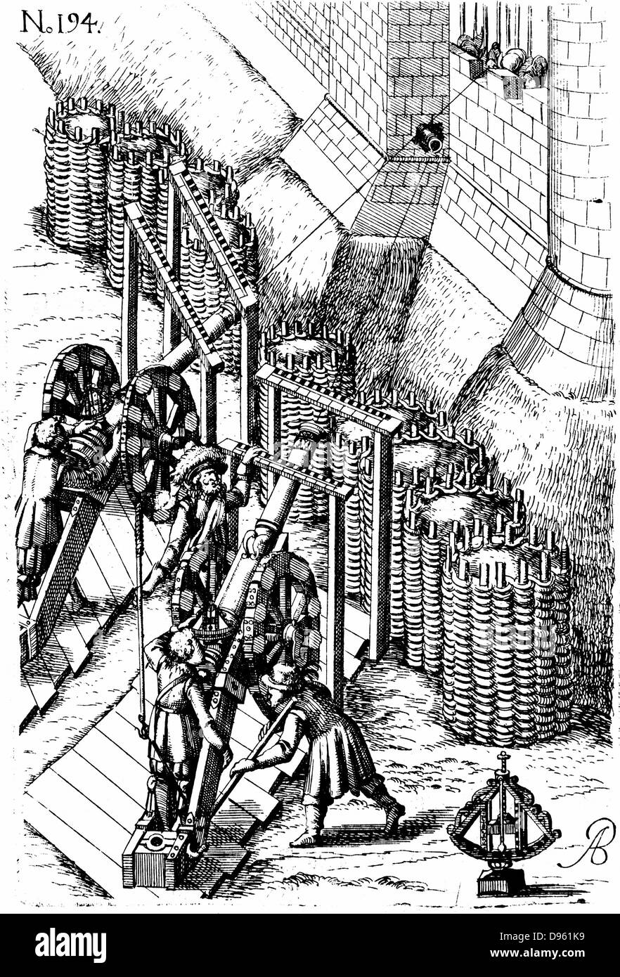 Canon de siège de pose sur la cible .en bas à droite est un niveau du tireur. Des paniers remplis de terre appelée Grille de donner une certaine protection pour les hommes et les armes à feu. D'Agostino Ramelli 'Le divers et artificiose machine", 1620. Première édition 1588. Ramelli était ingénieur militaire d'Henri III de France. Banque D'Images