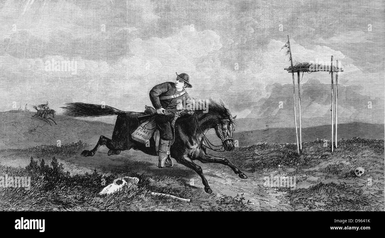 Pony Express rider crossing pays hostile entre St Joseph, Missouri, et San Francisco, poursuivi par les Amérindiens. Le cheval et le cavalier service de messagerie relais a pris environ 10 jours pour couvrir les 1 800 km à vélo et exploités à partir d'avril 1860 à octobre 1861 lorsque le transcontinenetal système télégraphique ouvert. Sur la droite est un burual "native American" polatform. À partir de 'l'Illustrated London News, octobre 1861. La gravure. Banque D'Images