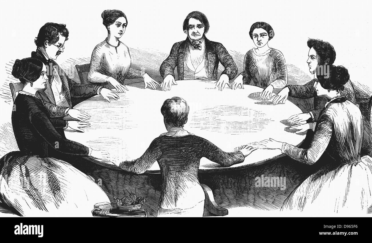 Réunion spirite de Leipzig. Communiquer avec les esprits par la table de rotation. À partir de 'L'illustration' (Paris 1853). La gravure sur bois. Banque D'Images