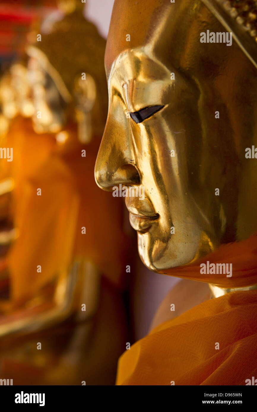 Cloître de l'extérieur du temple de Wat Pho a 400 Bouddhas ont acheté par le Roi Rama, Bangkok, Thaïlande Banque D'Images