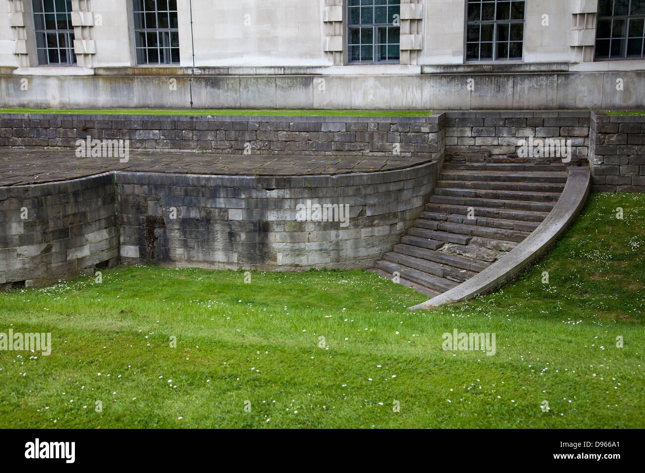 Ruines de la Queen Mary's Étapes et Whitehall Palace par Sir Christopher Wren sur Victoria Embankment, London UK Banque D'Images Ruines de la Queen Mary's Étapes et Whitehall Palace par Sir Christopher Wren sur Victoria Embankment, London UK Banque D'Images