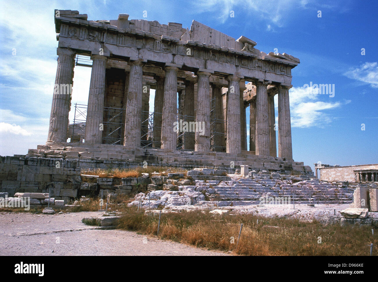 Le Parthénon sur l'Acropole, Athènes. Le grand temple d'Athena, le dieu patron d'Athènes, commencé c445 BC, qui abritait l'perdu colossale statue de la déesse par Phidias. Banque D'Images