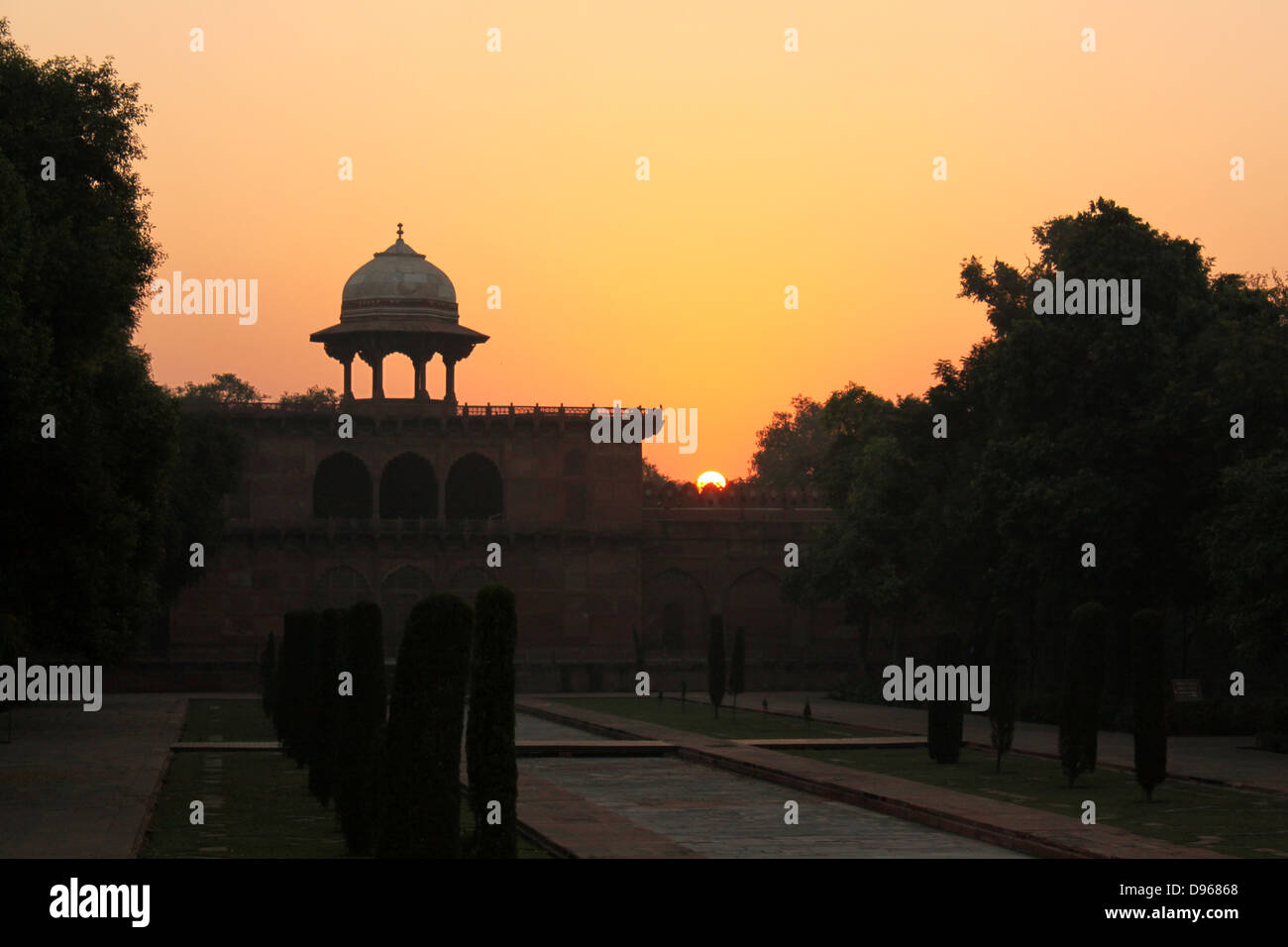 Lever du soleil au Taj Mahal, site du patrimoine mondial de l'Agra, Uttar Pradesh, Inde Banque D'Images