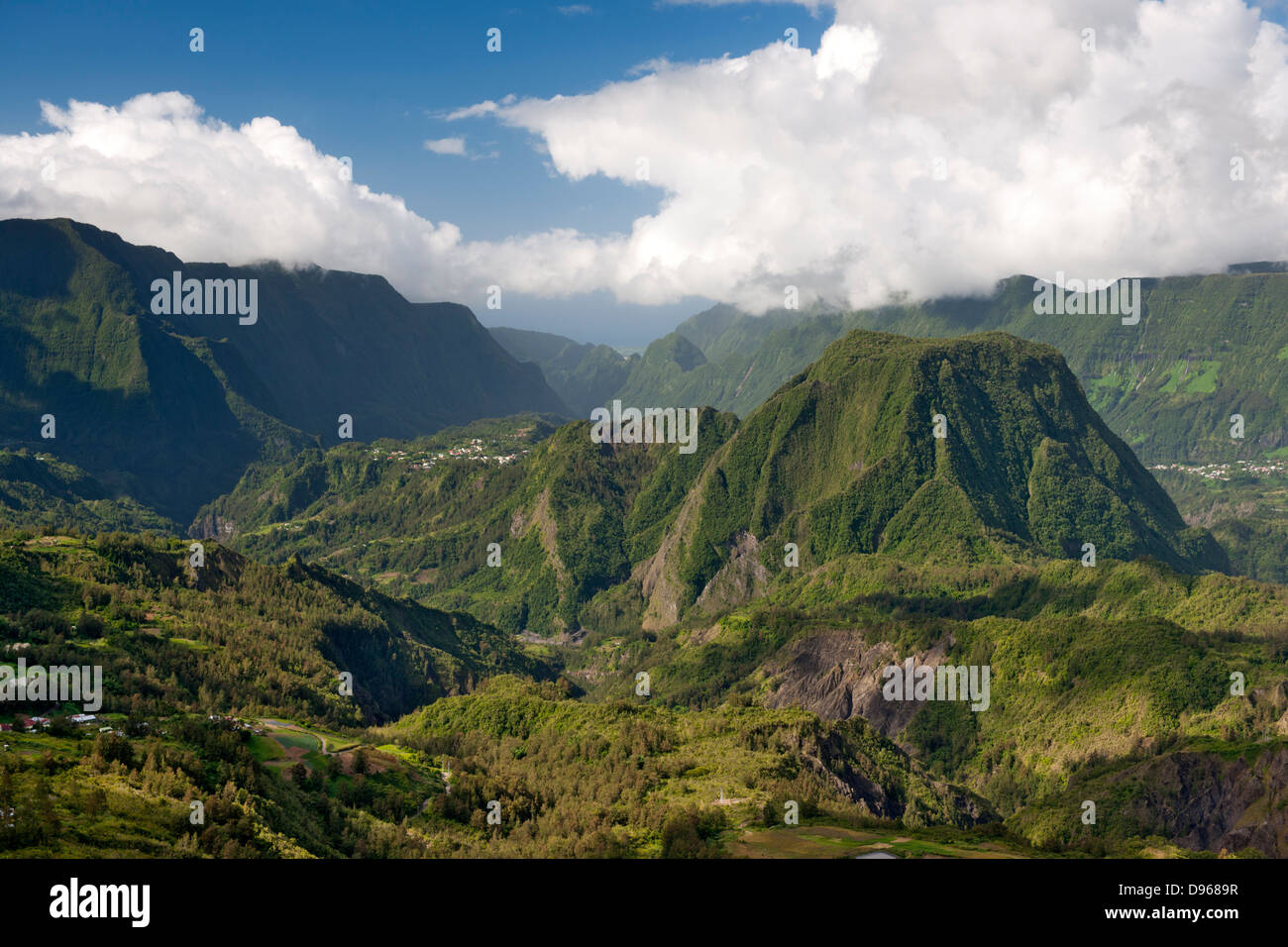 Vue sur le Cirque de Salazie caldera sur l'île française de la réunion dans l'Océan Indien. Banque D'Images