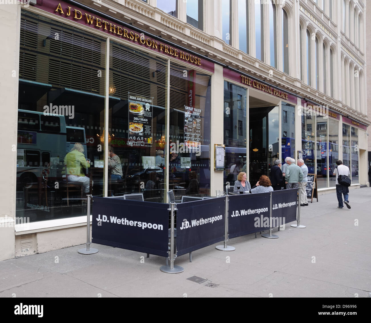 J. D. Wetherspoon Bar et diner à Glasgow, Écosse, Royaume-Uni Banque D'Images