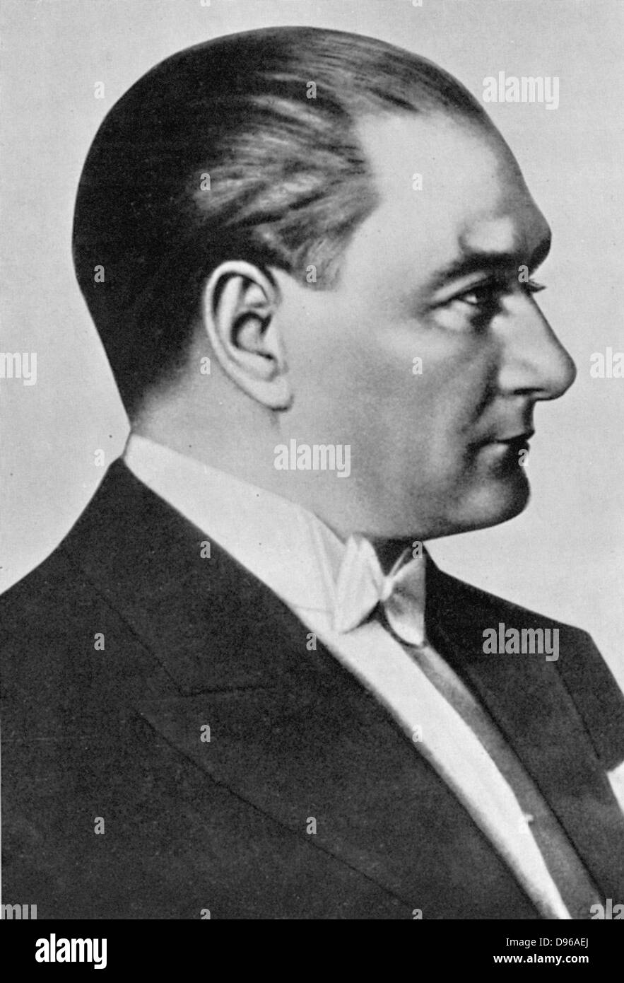 Mustafa Kemel Atatürk (1881-1938) Homme d'État turc ; chef du mouvement nationaliste turc de 1909. Responsable de la modernisation de la Turquie. Président 1923-1928. Banque D'Images