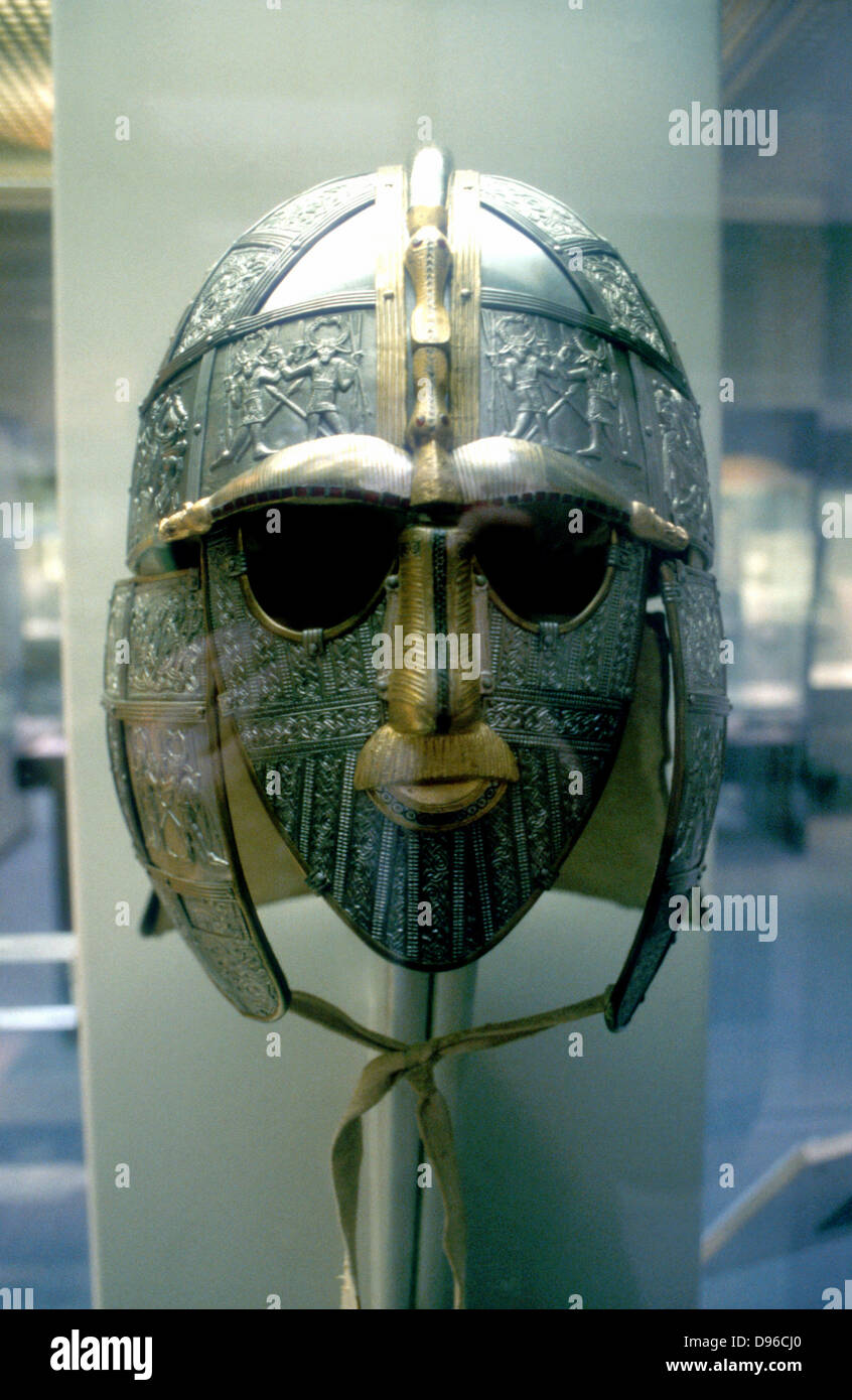 Casque anglo-saxon du trésor de Sutton Hoo fouillée près de Woodbridge, Suffolk, Angleterre, 1939. British Museum Banque D'Images