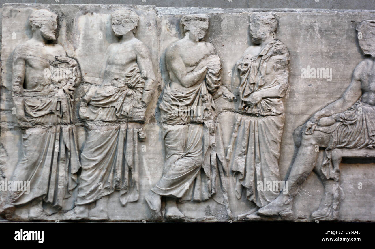 Détail de la frise du Parthénon. Sculpture en marbre grec, entre 443-438 BC. La frise complète montre une procession narrative d'hommes, de femmes et de chevaux. Banque D'Images