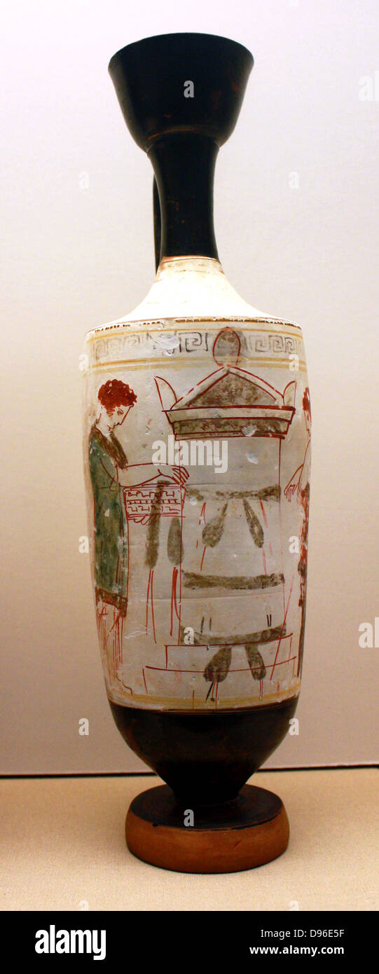 Terrain Lakythos- blanc (Huile) montrant un rite commémoratif à un tombeau. Le Grec, faite à Athènes autour de 420-410BX et auraient été trouvés là (attribué à la Reed Peintre) Banque D'Images