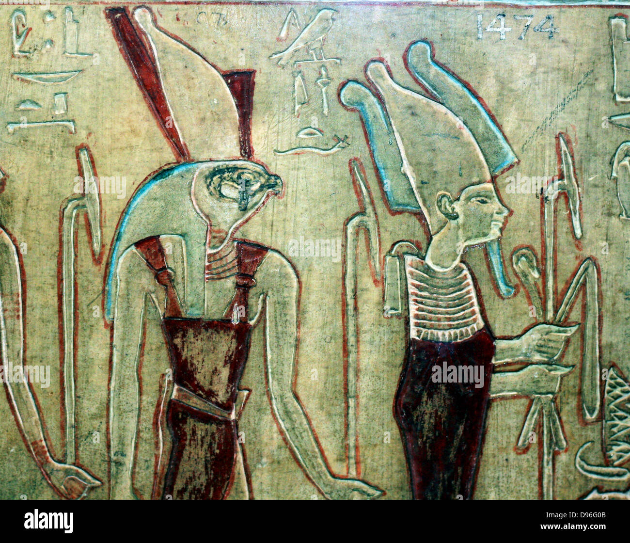 Stèle peinte du prêtre Pu-Inpu, prêtre d'Horus. 26e dynastie (env. 600 avant J.-C.) d'Égyptien Abydos. En calcaire avec traces de polychromie de coloration. Montrant le défunt adorant, Osiris et Isis Hornedjitef. Banque D'Images