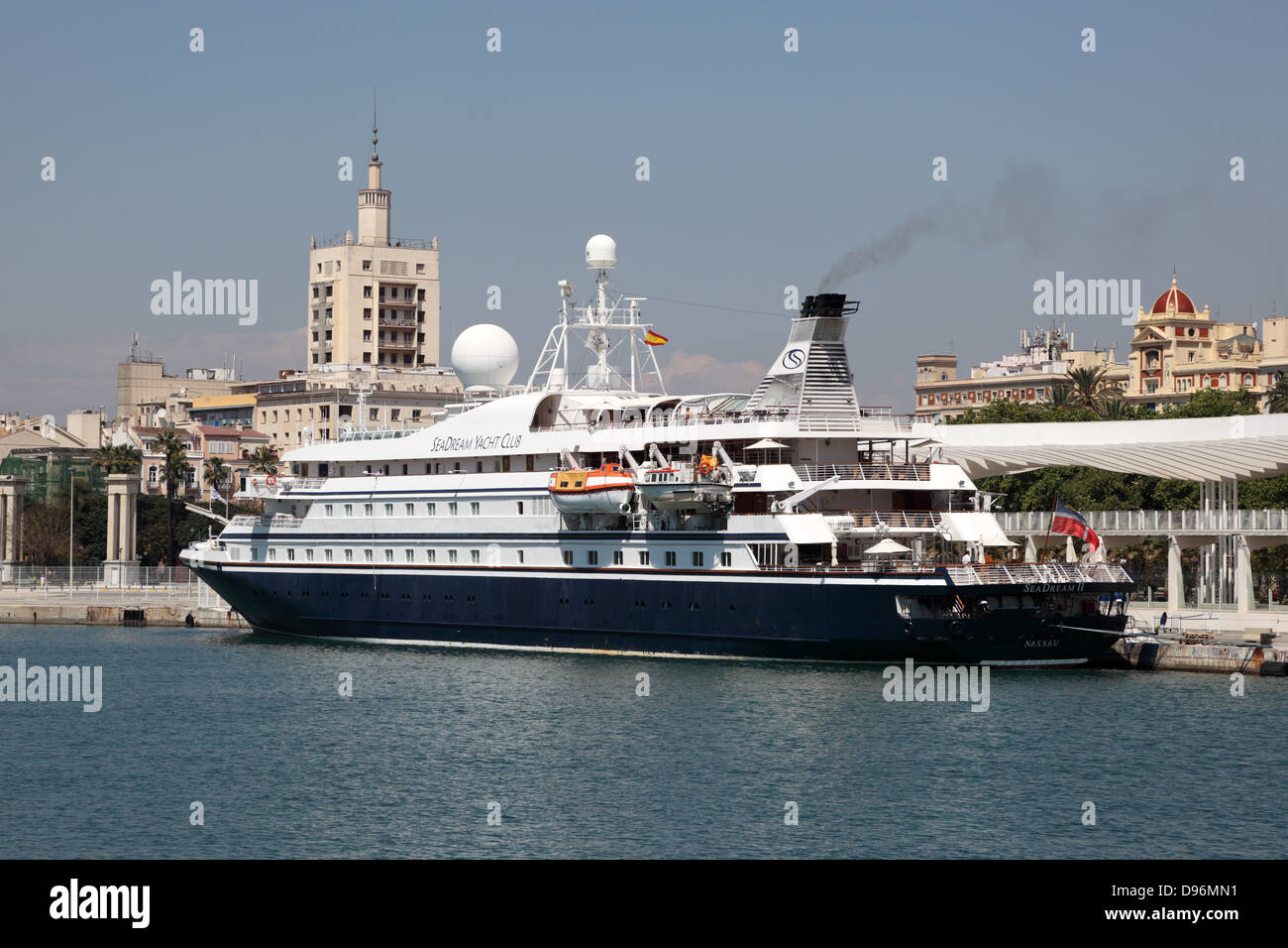 Bateau yacht dans le port de Malaga, Andalousie Espagne Banque D'Images