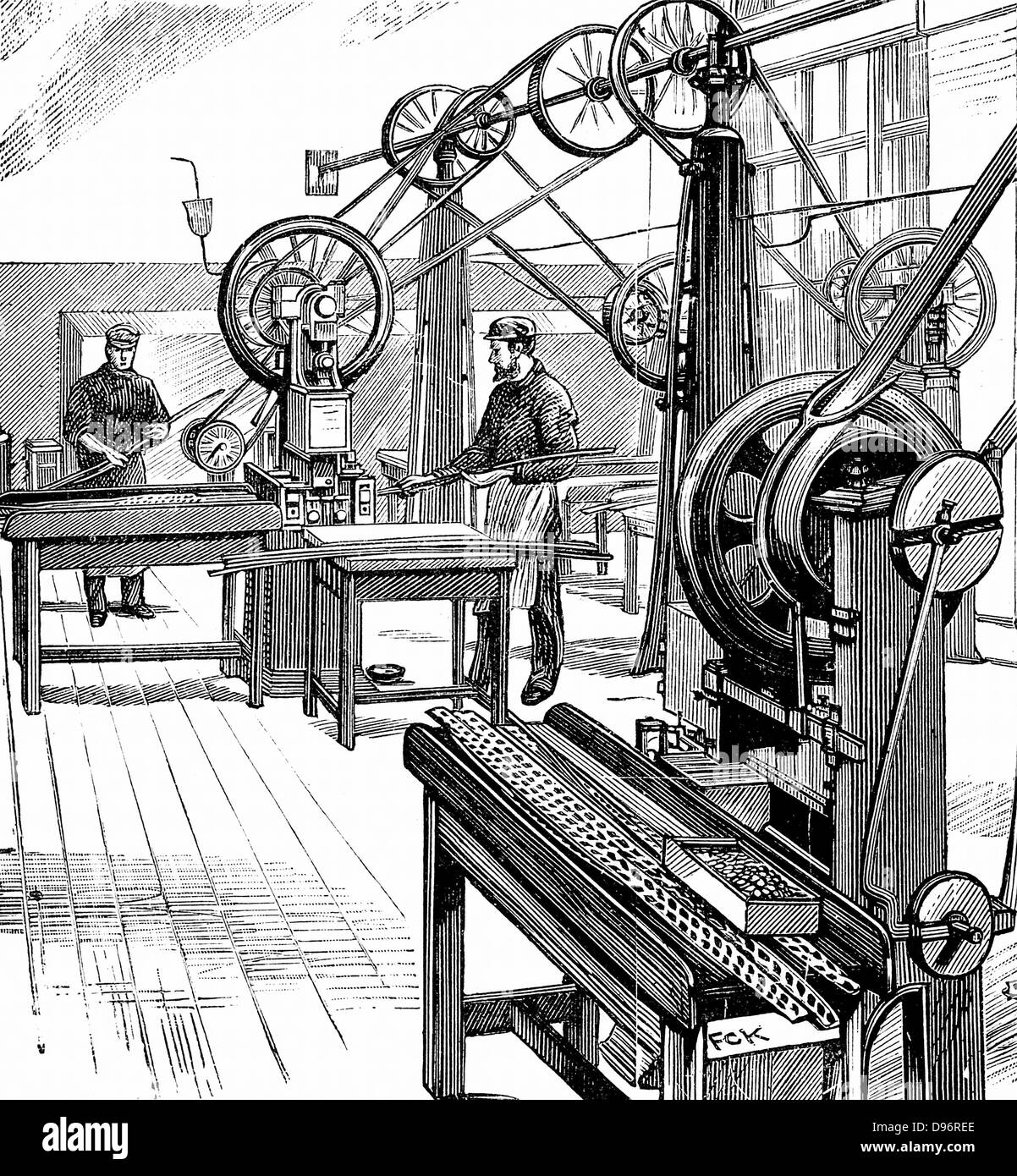 Monnaie royale, Londres. Flans de coupe à partir de bandes de métal. Les Blancs nous avons ensuite mis en coin des presses. La gravure sur bois, 1897. Banque D'Images