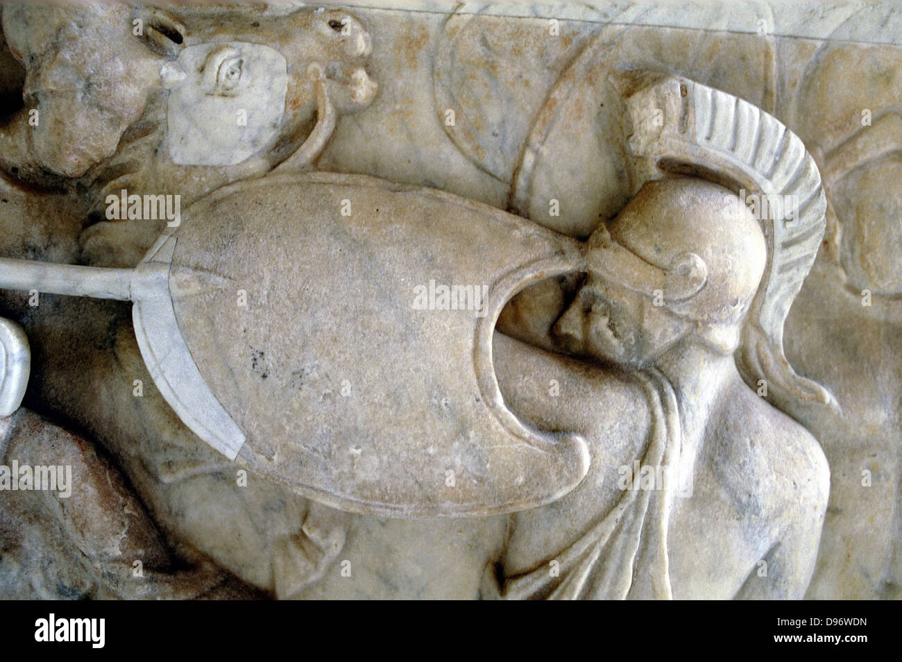 Hoplite grec au combat contre les Amazones (30 BC - 200 AD ?). Détail de sarcophage d'époque impériale romaine. Musée du Vatican Banque D'Images