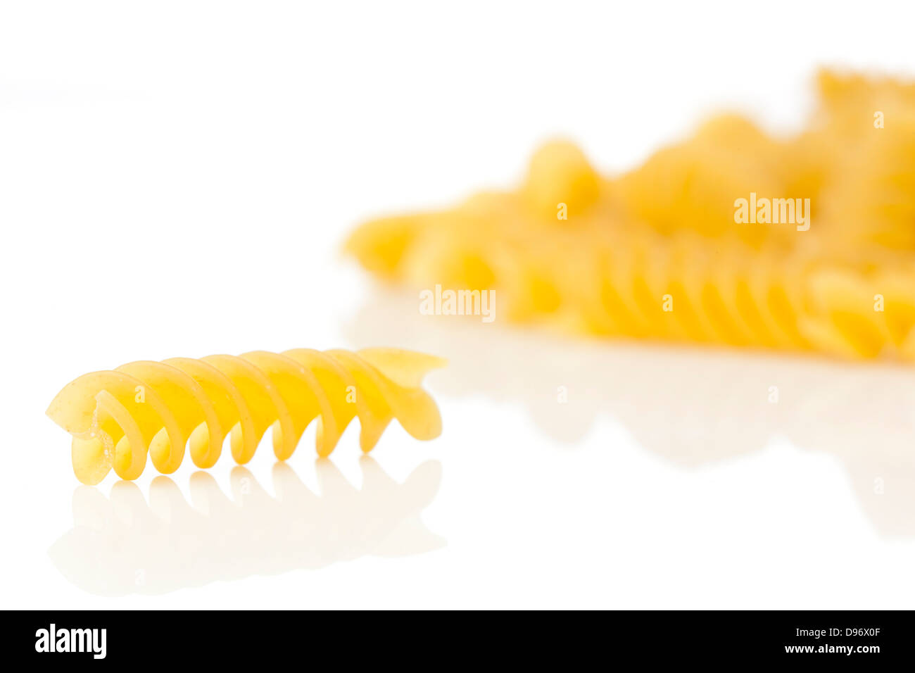 Les pâtes rotini italien sec non cuites Banque D'Images